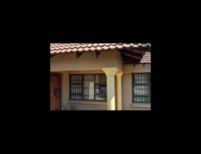 3 BEDROOM HOUSE FOR SALE IN DERSLEY